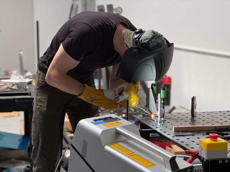 Using the handheld laser welder